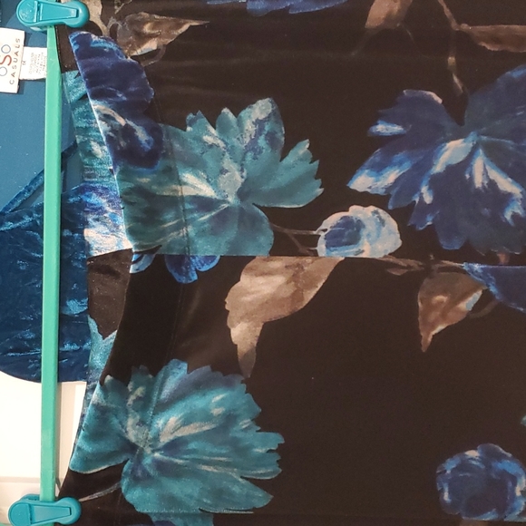 NWOT Mod X floral print stretch velvet black pants - Picture 6 of 8